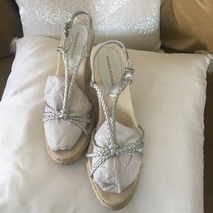 PRE-OWNED BANANA REPUBLIC WEDGES SIZE 6